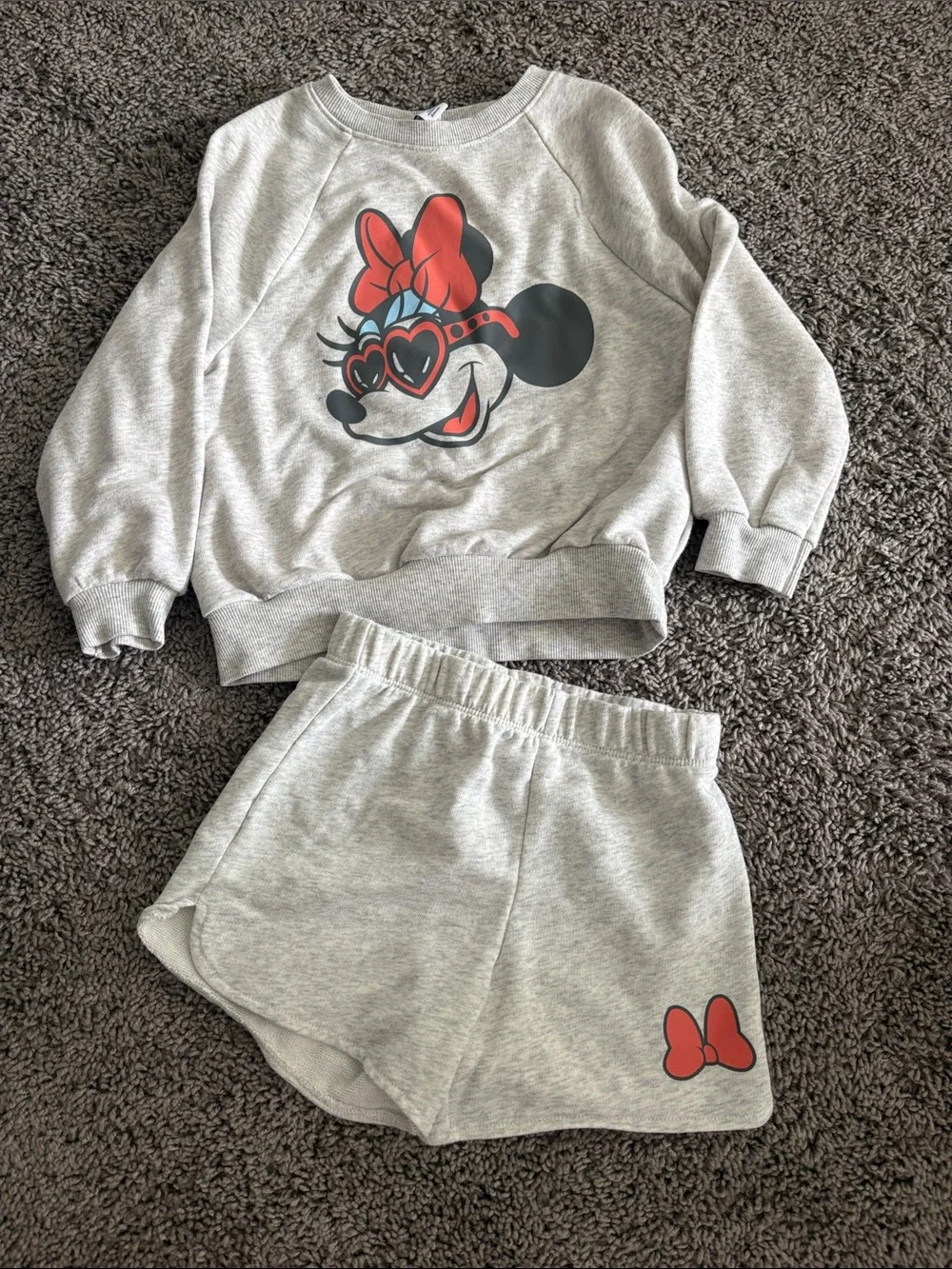 Girls Minnie Mouse sweatshirt and shorts set